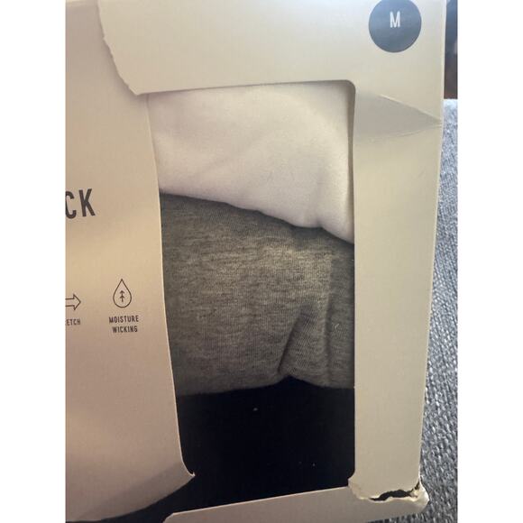 NIB Express super soft V-Nexk men’s medium retail 64$ men’s t shirt undershirt - Picture 4 of 6